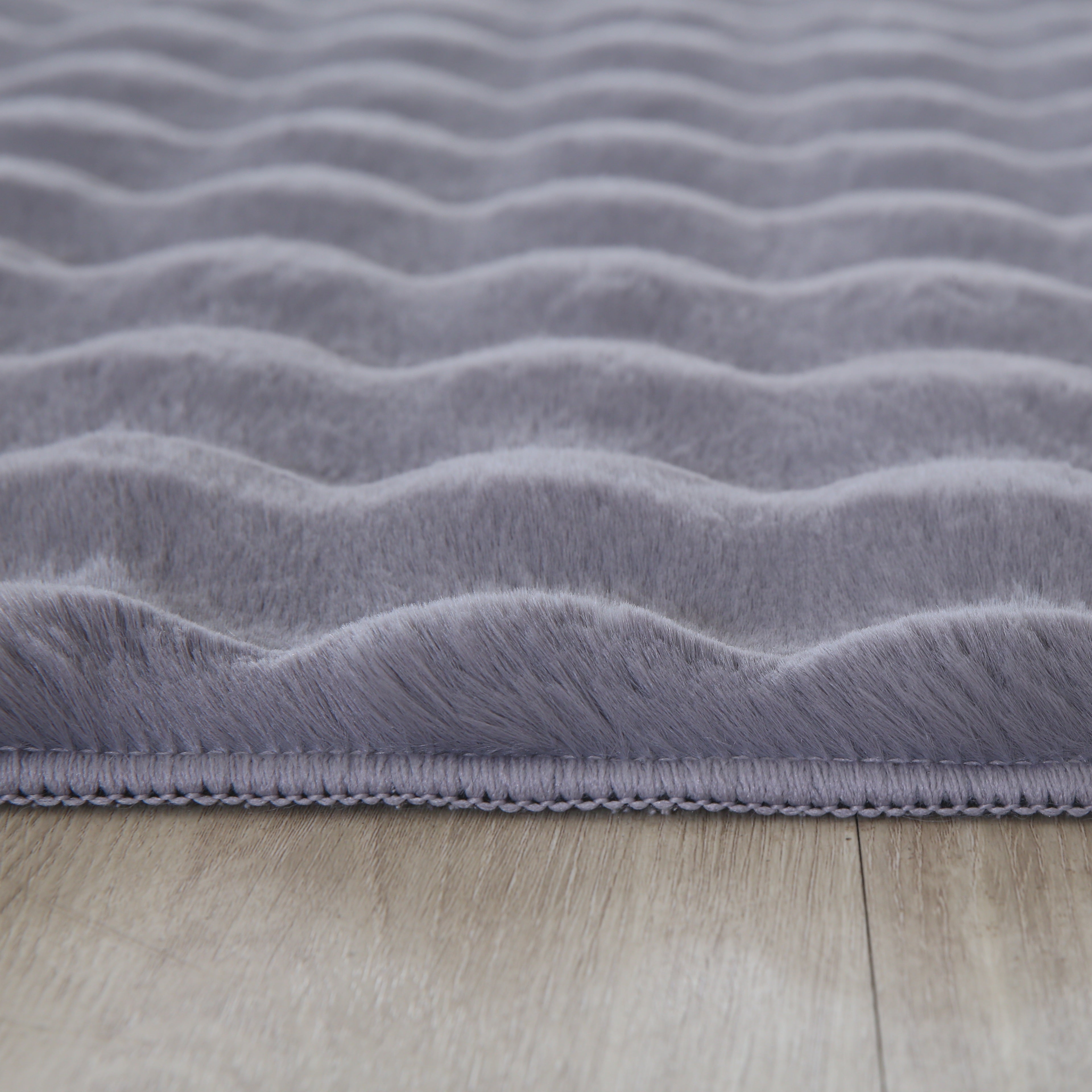 Ambiance 5110 Grey – Eleganter 3D Plüschteppich in Grautönen