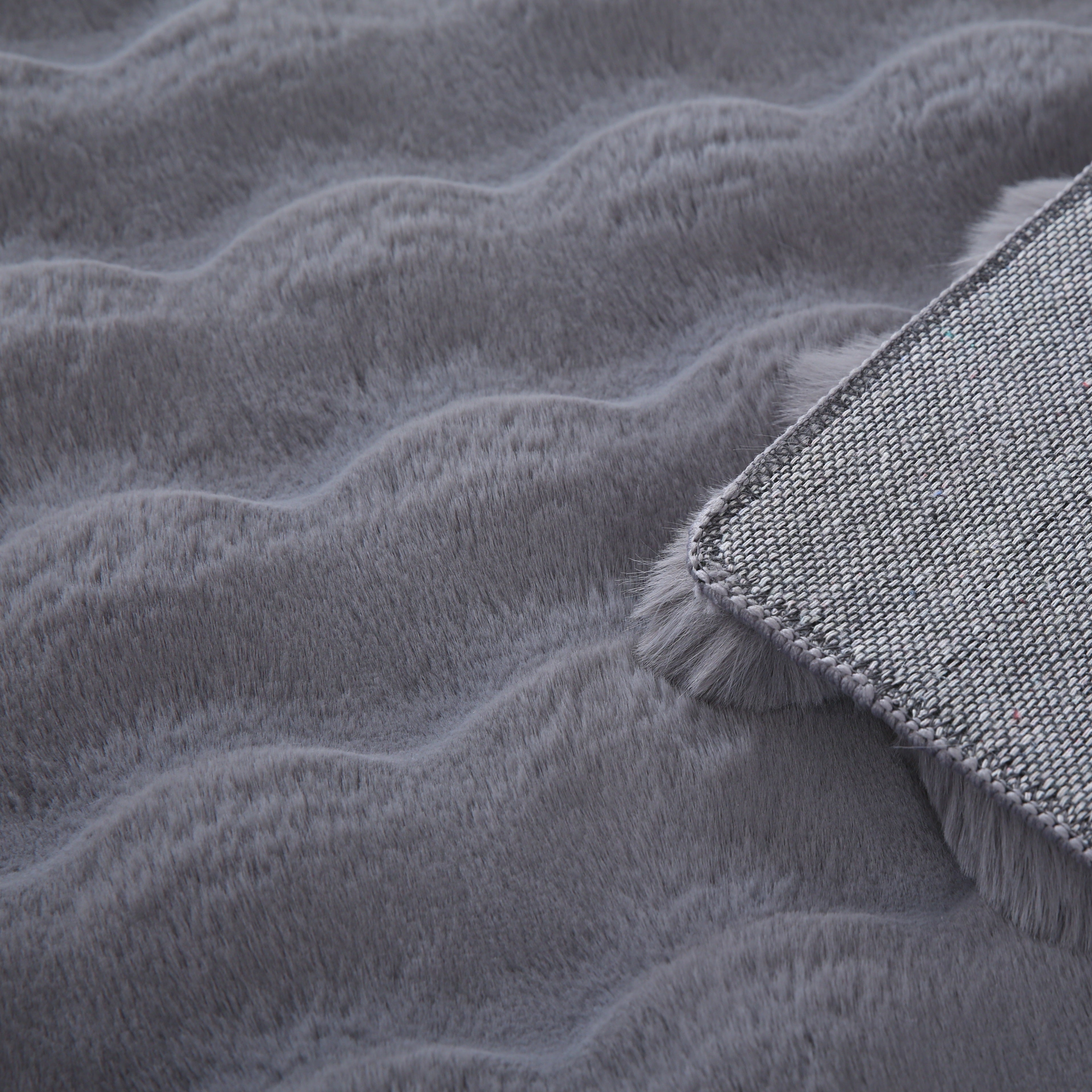 Ambiance 5110 Grey – Eleganter 3D Plüschteppich in Grautönen