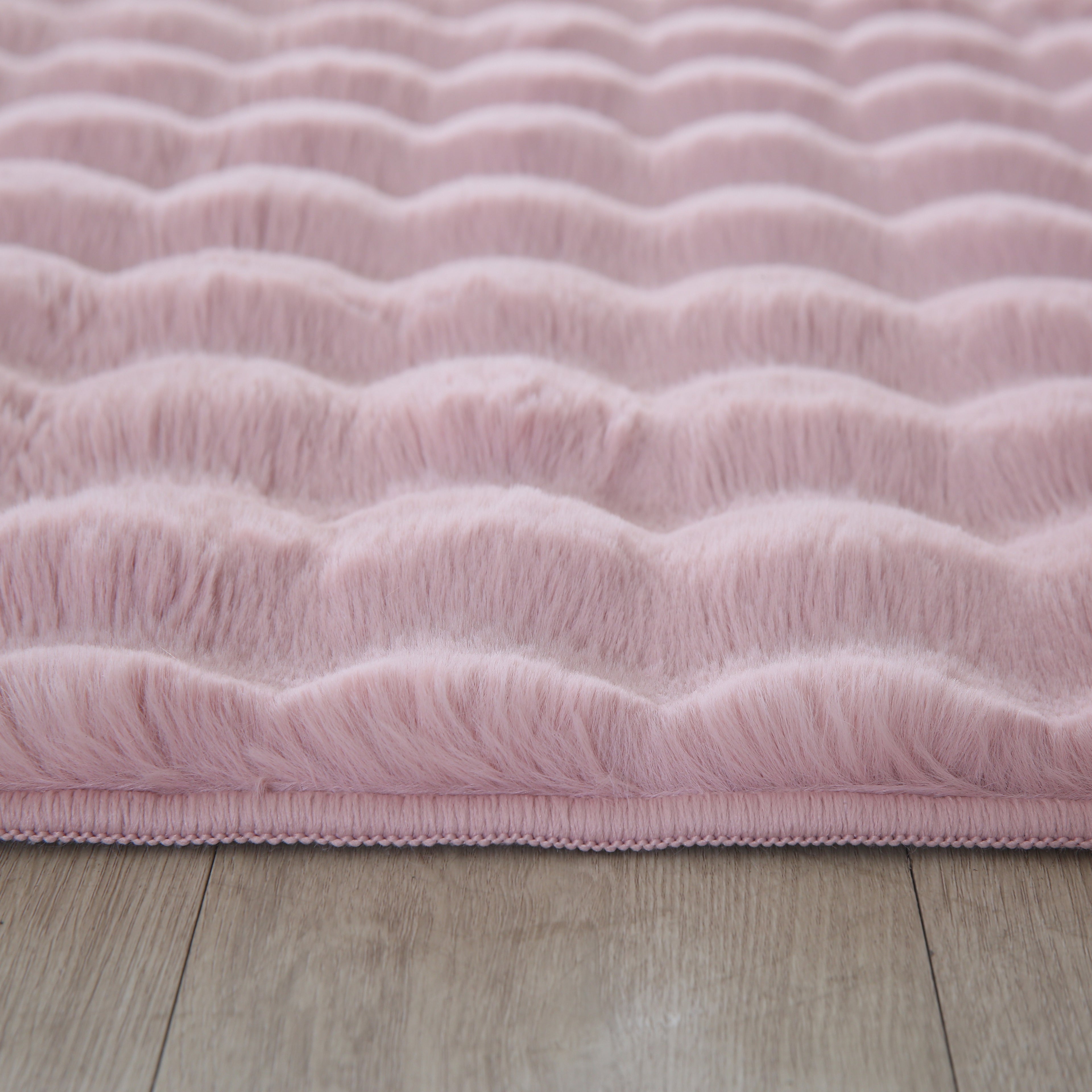 Ambiance 5110 Rose – Romantischer 3D Plüschteppich in Zartrosa