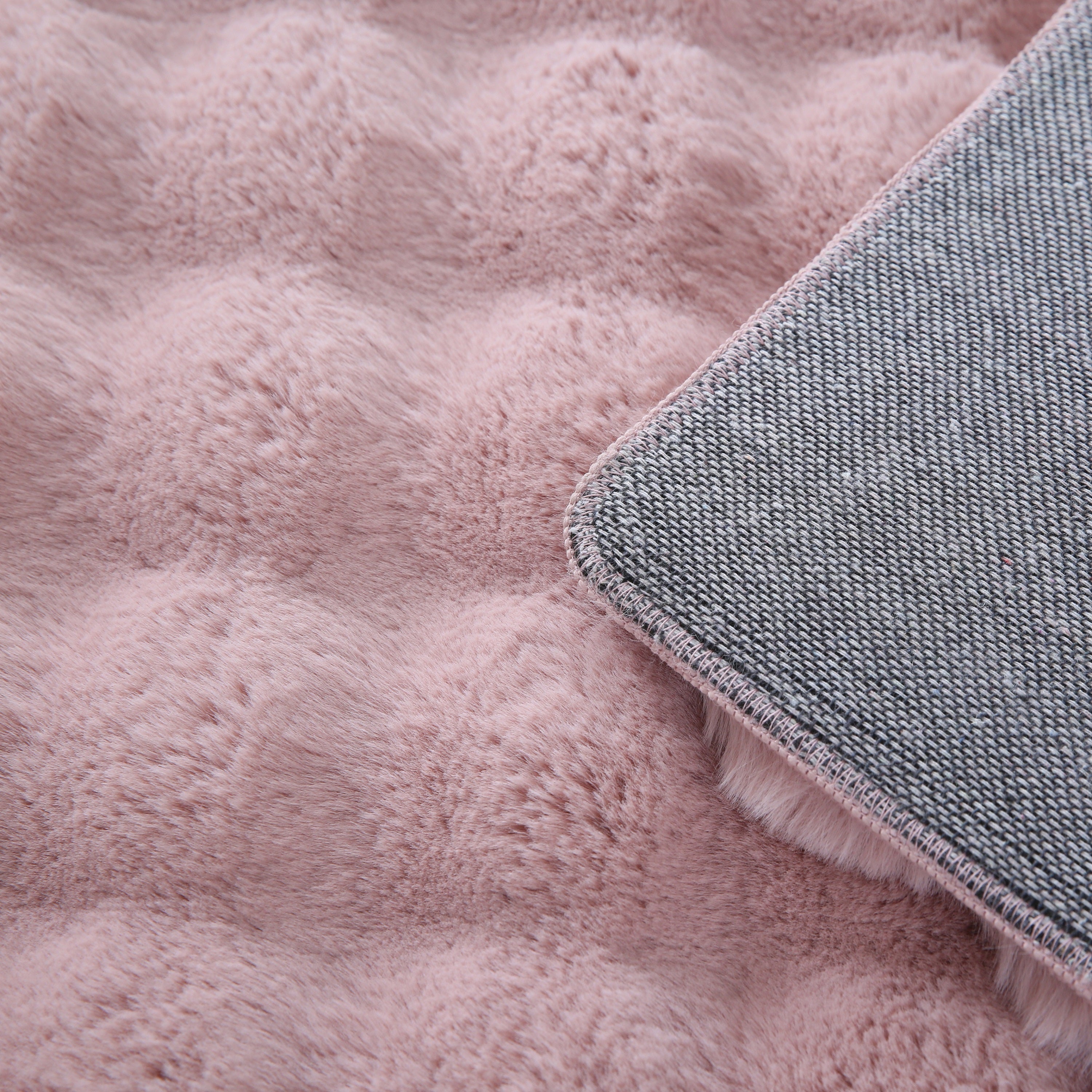 Ambiance 5110 Rose – Romantischer 3D Plüschteppich in Zartrosa