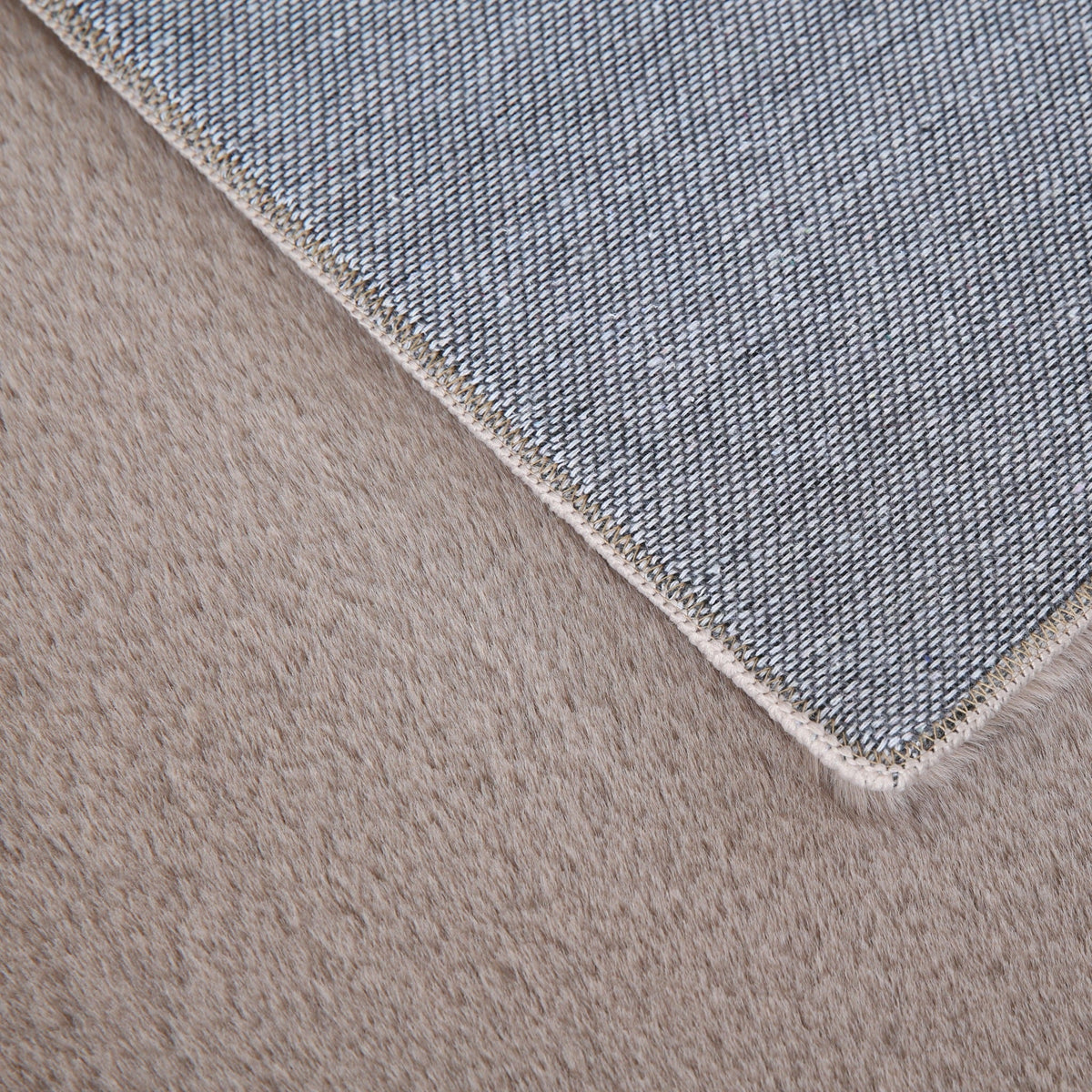 Pouffy 5100 Beige – Weicher Teppich in Beige