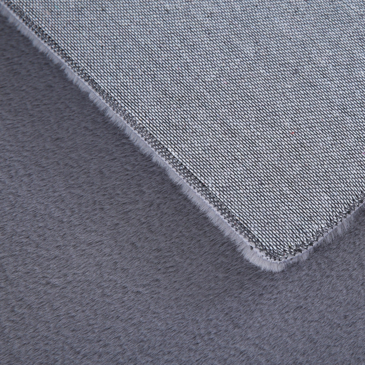 Pouffy 5100 Grau – Weicher Teppich in Grau