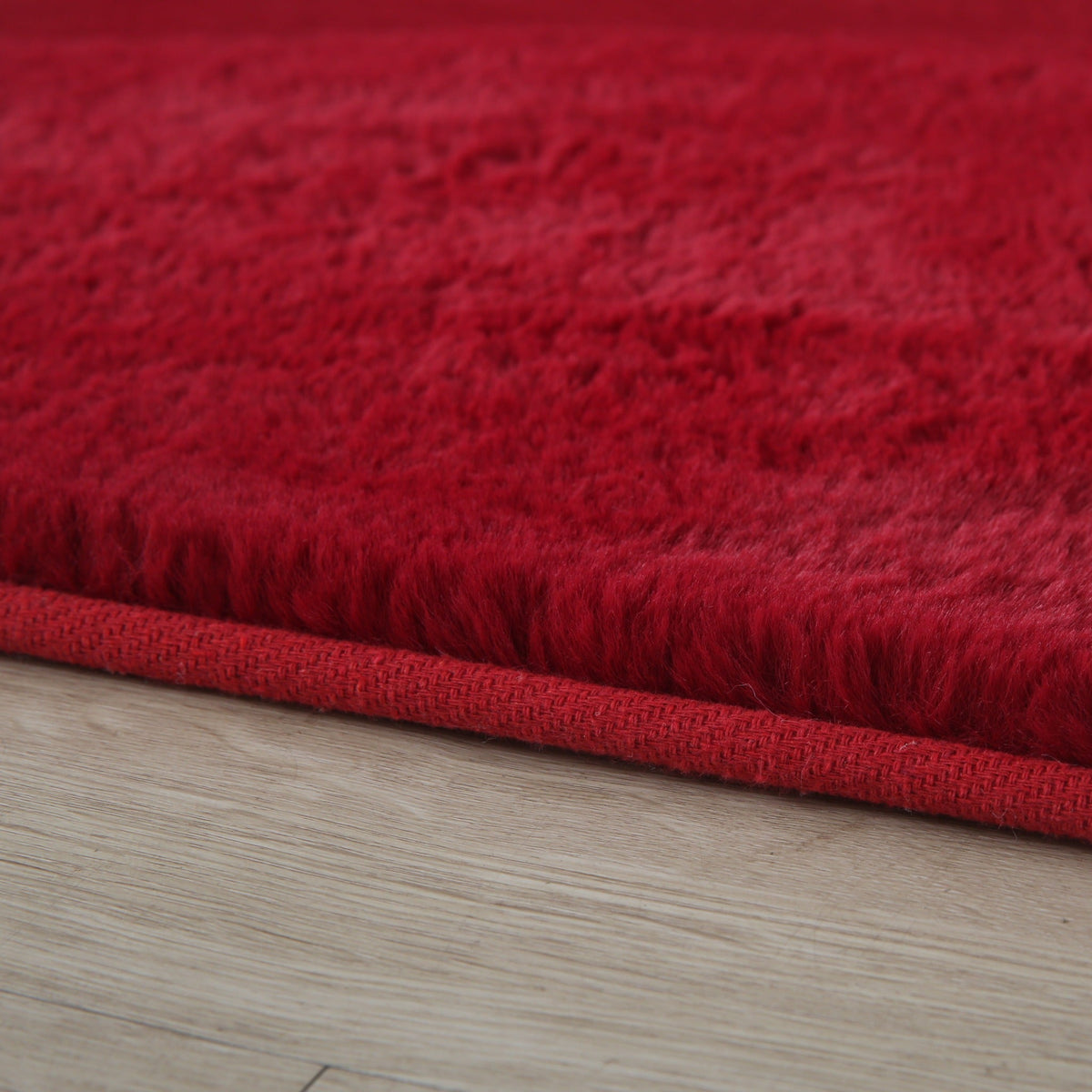 Pouffy 5100 Rot – Weicher Teppich in Rot