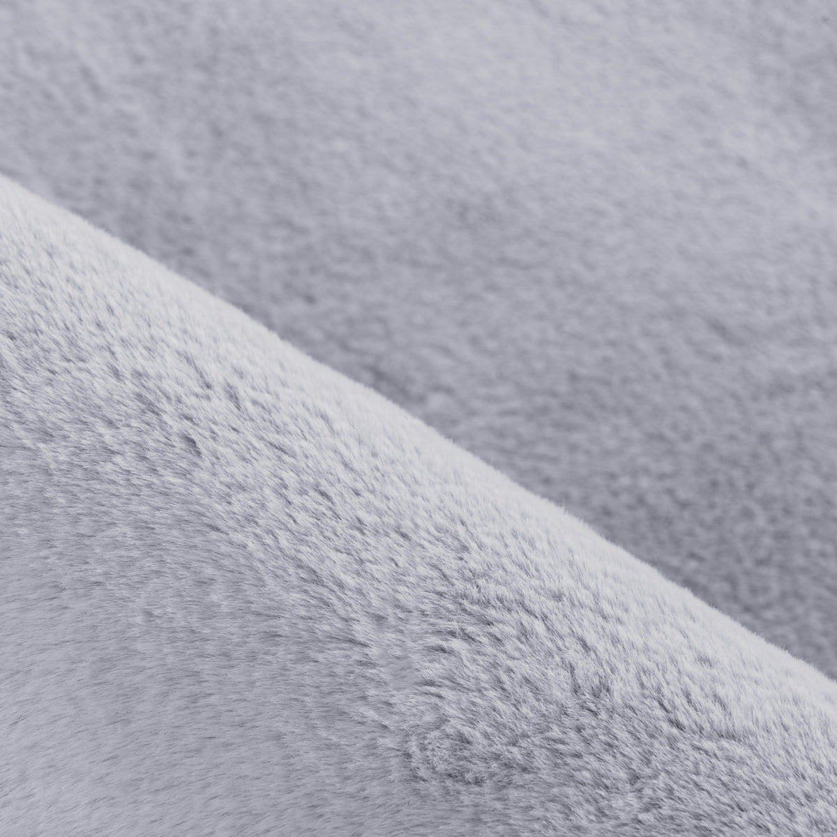 Pouffy 5100 Silber – Weicher Teppich in Silber