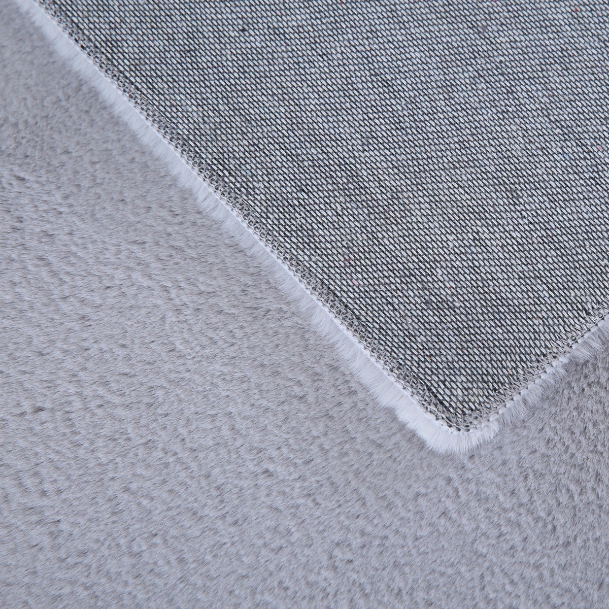 Pouffy 5100 Silber – Weicher Teppich in Silber